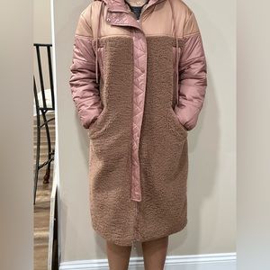 Never worn very warm coat! Doesn’t have tags but new!
